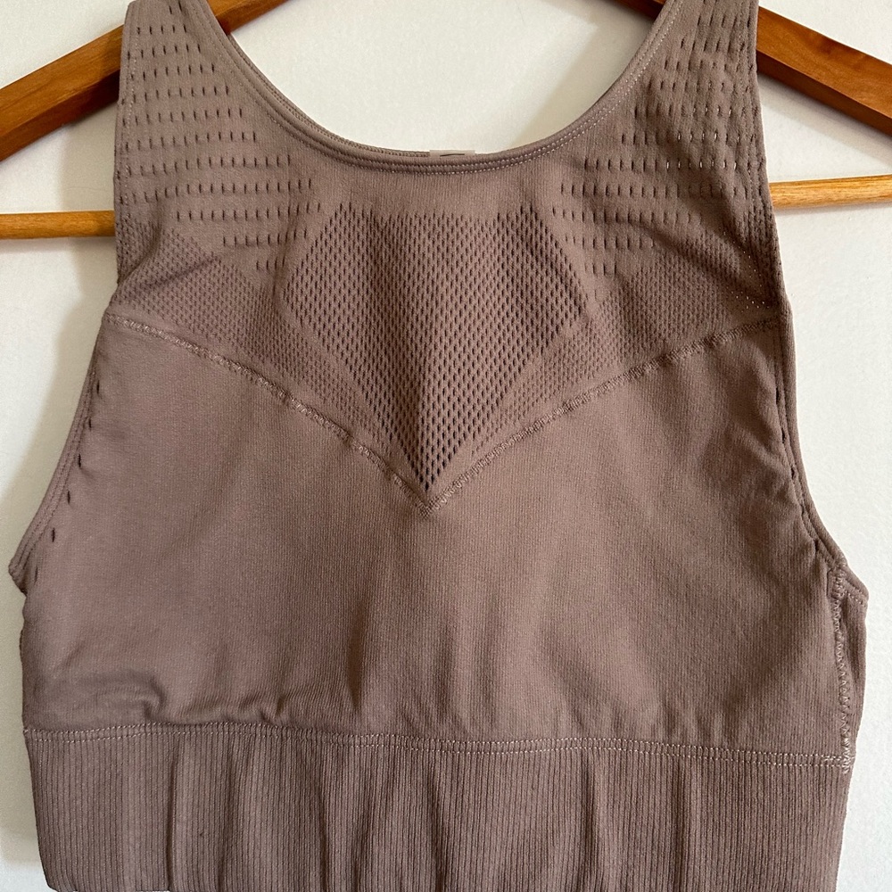 Varley Seamless Laser Cut Comfy Langley Mauve Tan Sports Bra size XXS/XS EUC - Picture 4 of 6